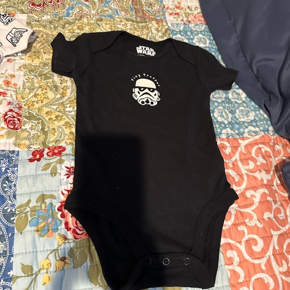 Lot of 4 infant boys Star Wars outfits 18 months gently worn - Picture 6 of 6